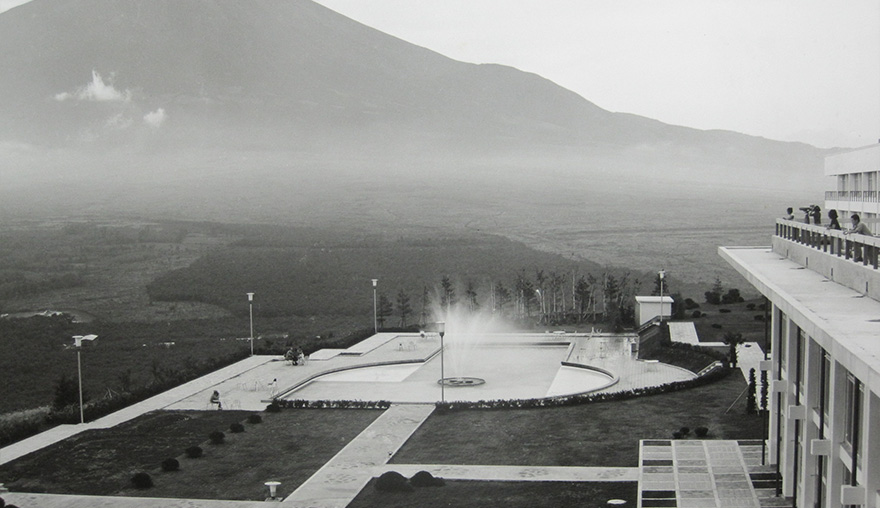 「富士山を見るために建てられた」ホテルマウント富士　1963年～