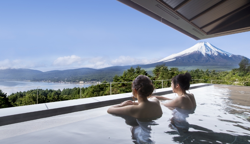 富士山と山中湖を同時に望める「はなれの湯」を楽しむ
